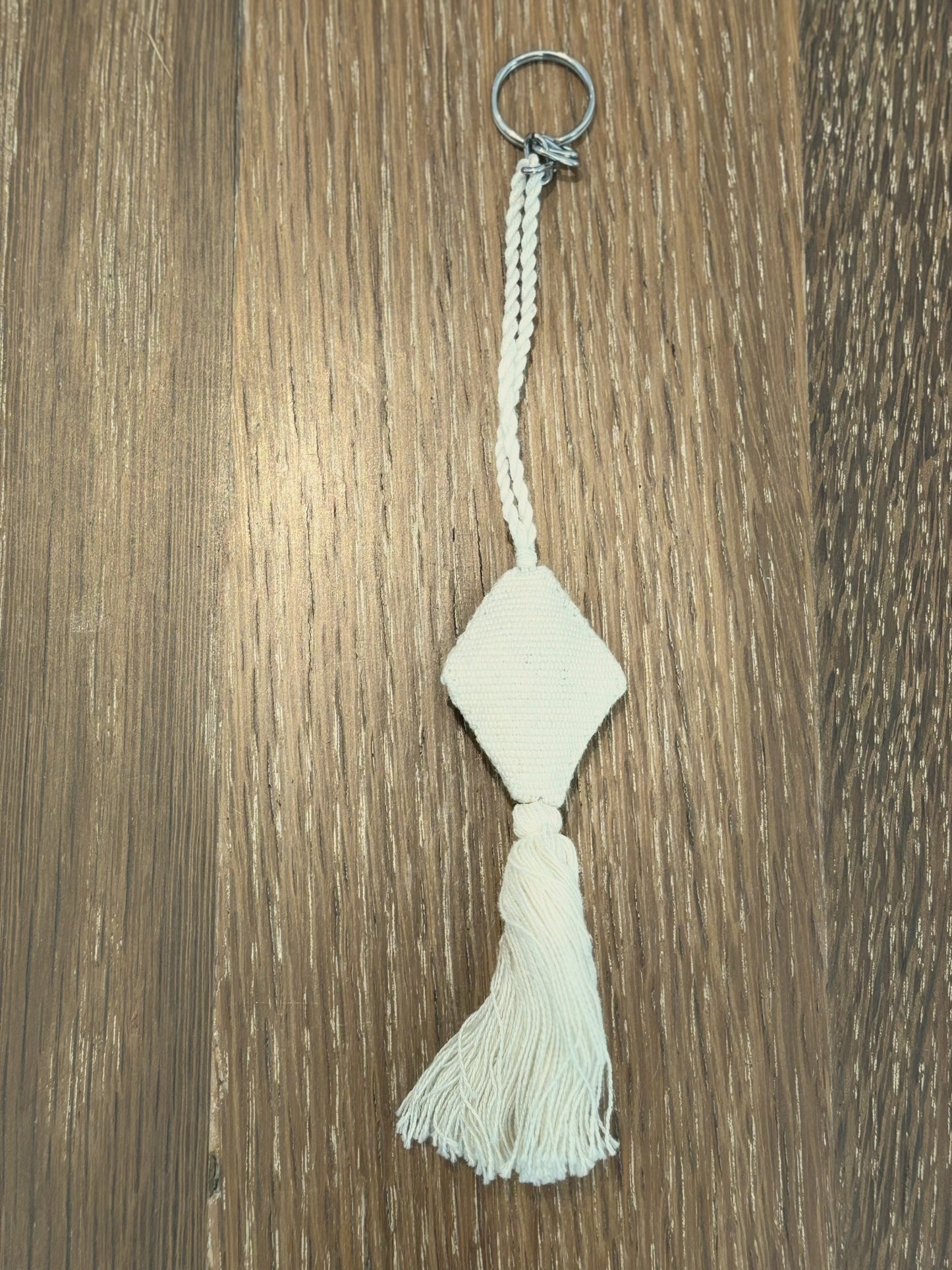 White Raíces Pendant